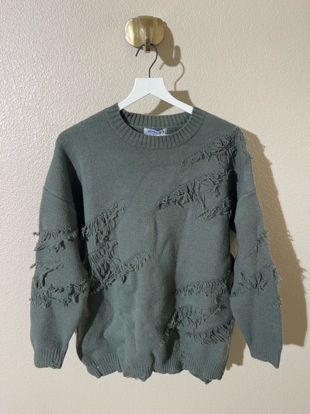 NWT Aelfric Eden green distressed sweater